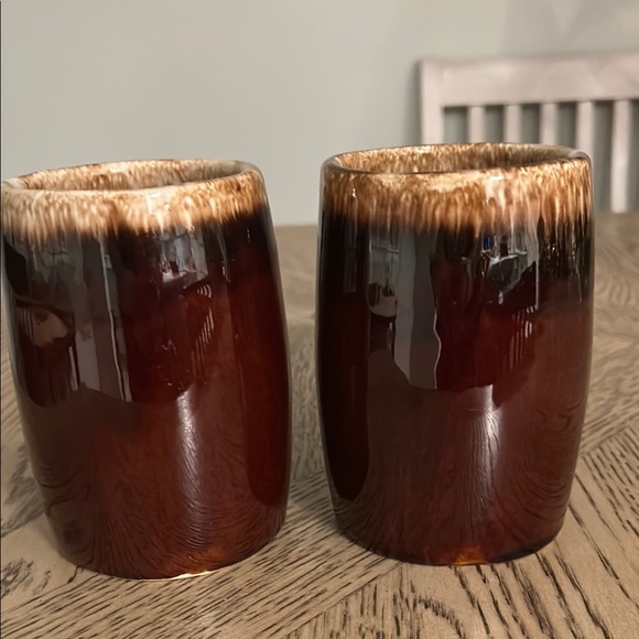 Vintage Hull Pottery Mugs Set - Picture 2 of 4